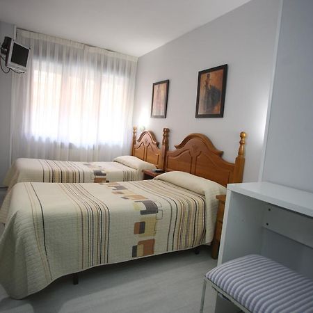 Hostal Santa Barbara Сория Екстериор снимка