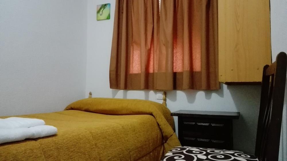 Hostal Santa Barbara Сория Екстериор снимка