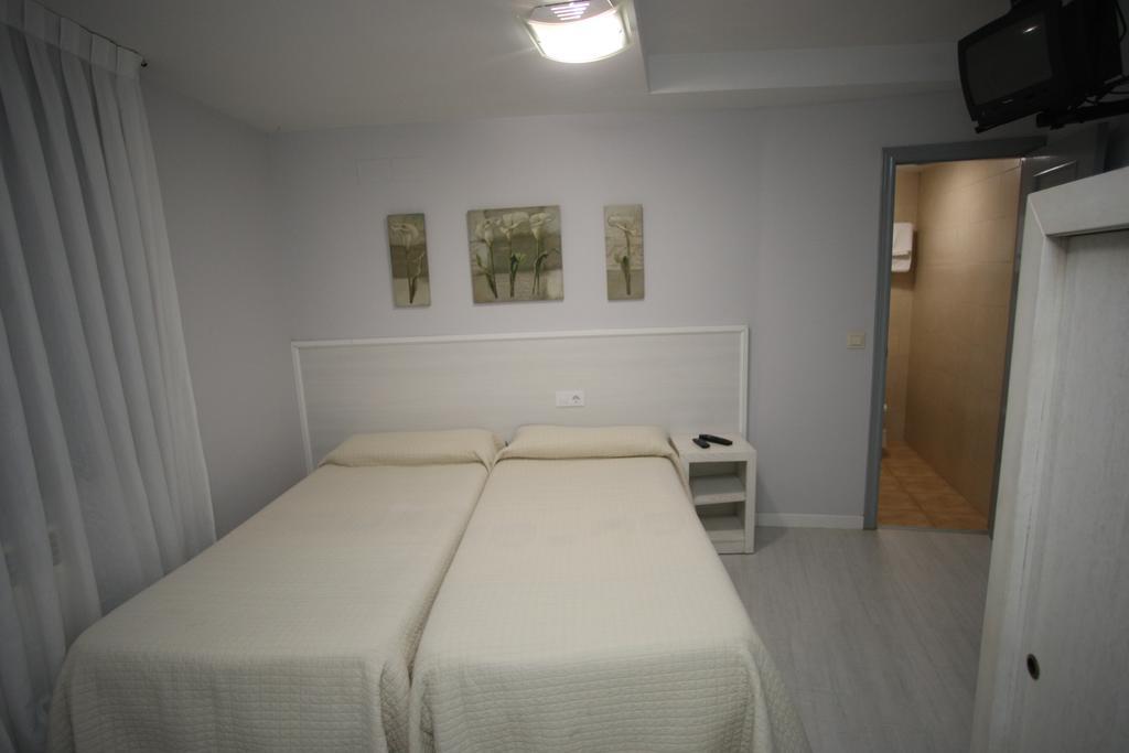 Hostal Santa Barbara Сория Екстериор снимка