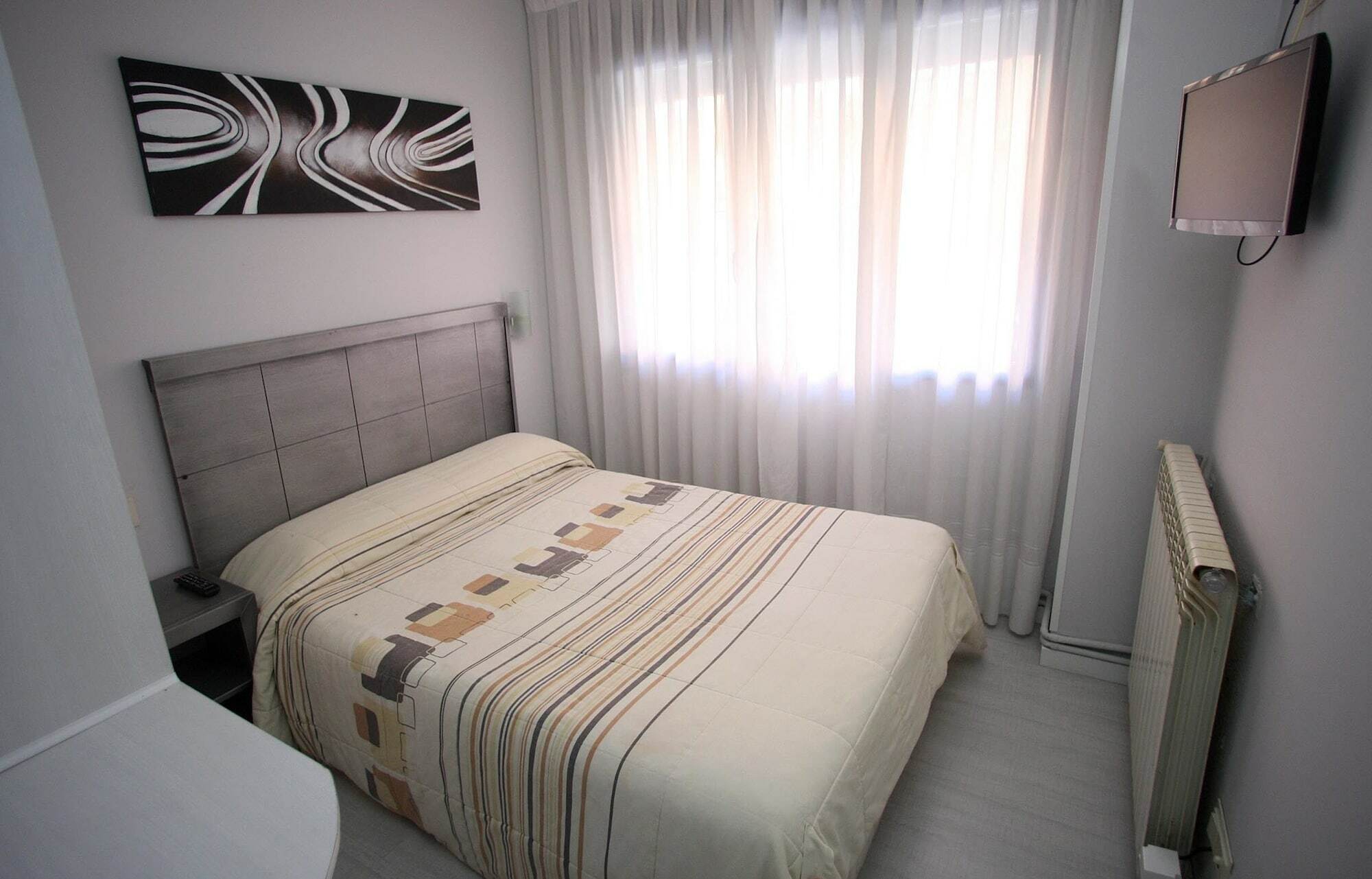 Hostal Santa Barbara Сория Екстериор снимка