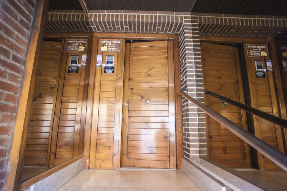 Hostal Santa Barbara Сория Екстериор снимка